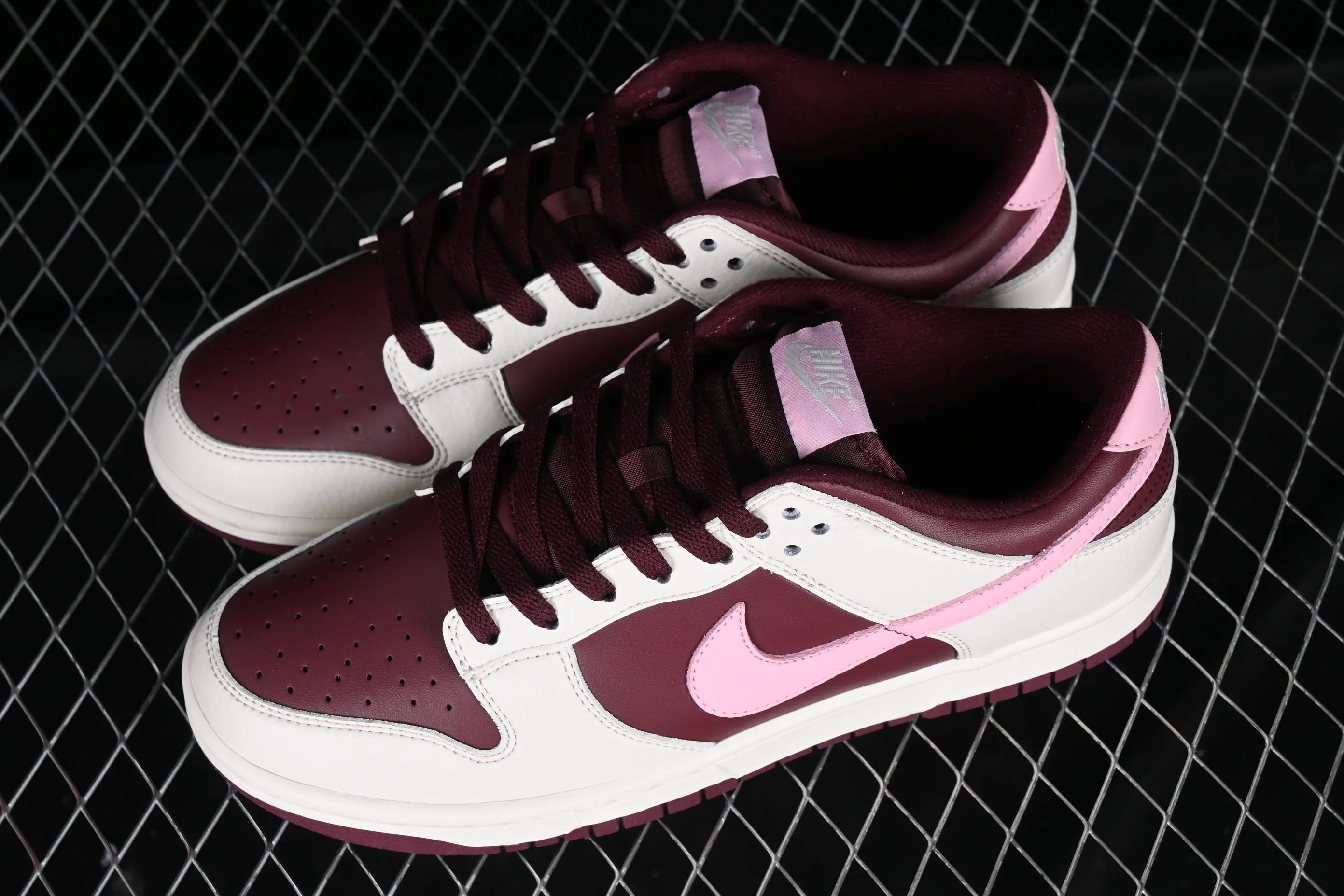 All Categories Nk SB Dunk Series Nk SB Dunk Low Low-top sneakers K version Nk Dunk Low Burgundy Valentine's Day SB low-top sports and leisure sneakers DR9705-100